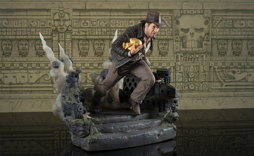 Diamond Select Toys Deluxe Gallery Indiana Jones and The Raiders of The Lost Ark Escape with Idol Statue