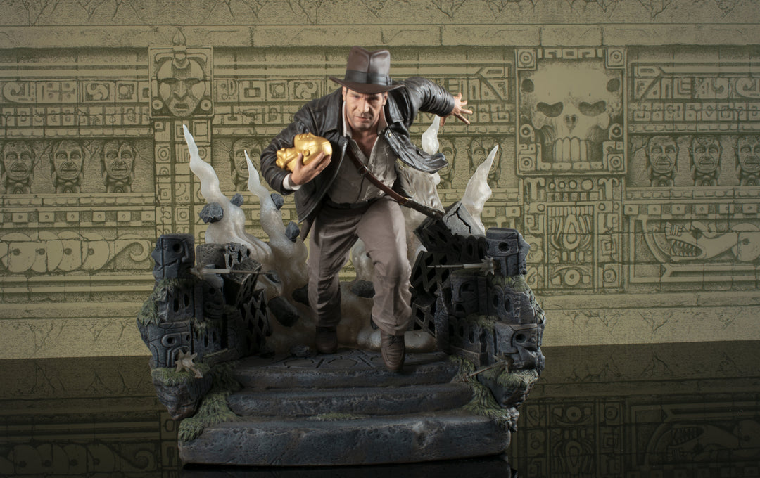Diamond Select Toys Deluxe Gallery Indiana Jones and The Raiders of The Lost Ark Escape with Idol Statue