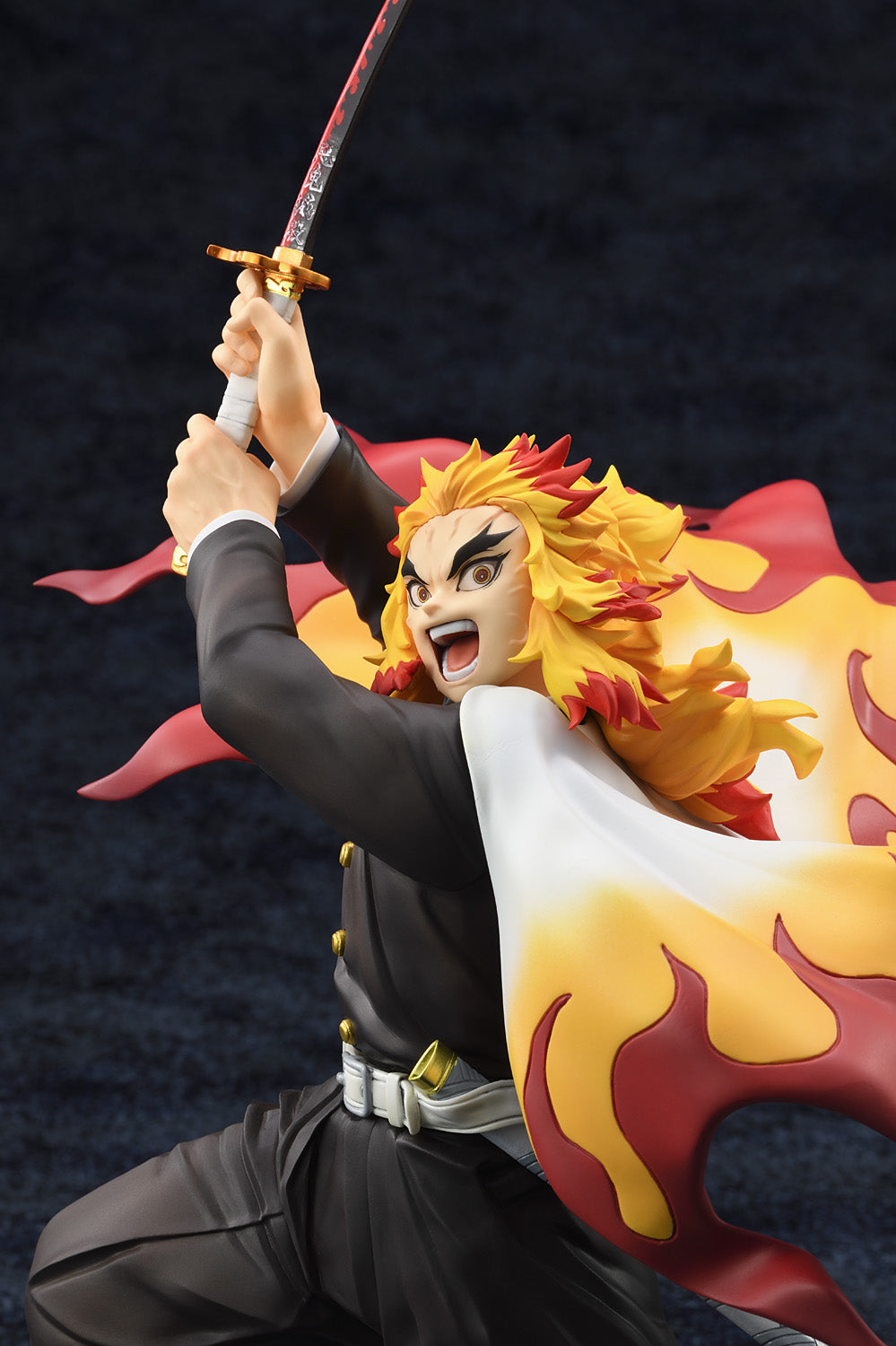 Bellfine Demon Slayer Kimetsu no Yaiba Kyojuro Rengoku 1:8 Scale PVC Figure